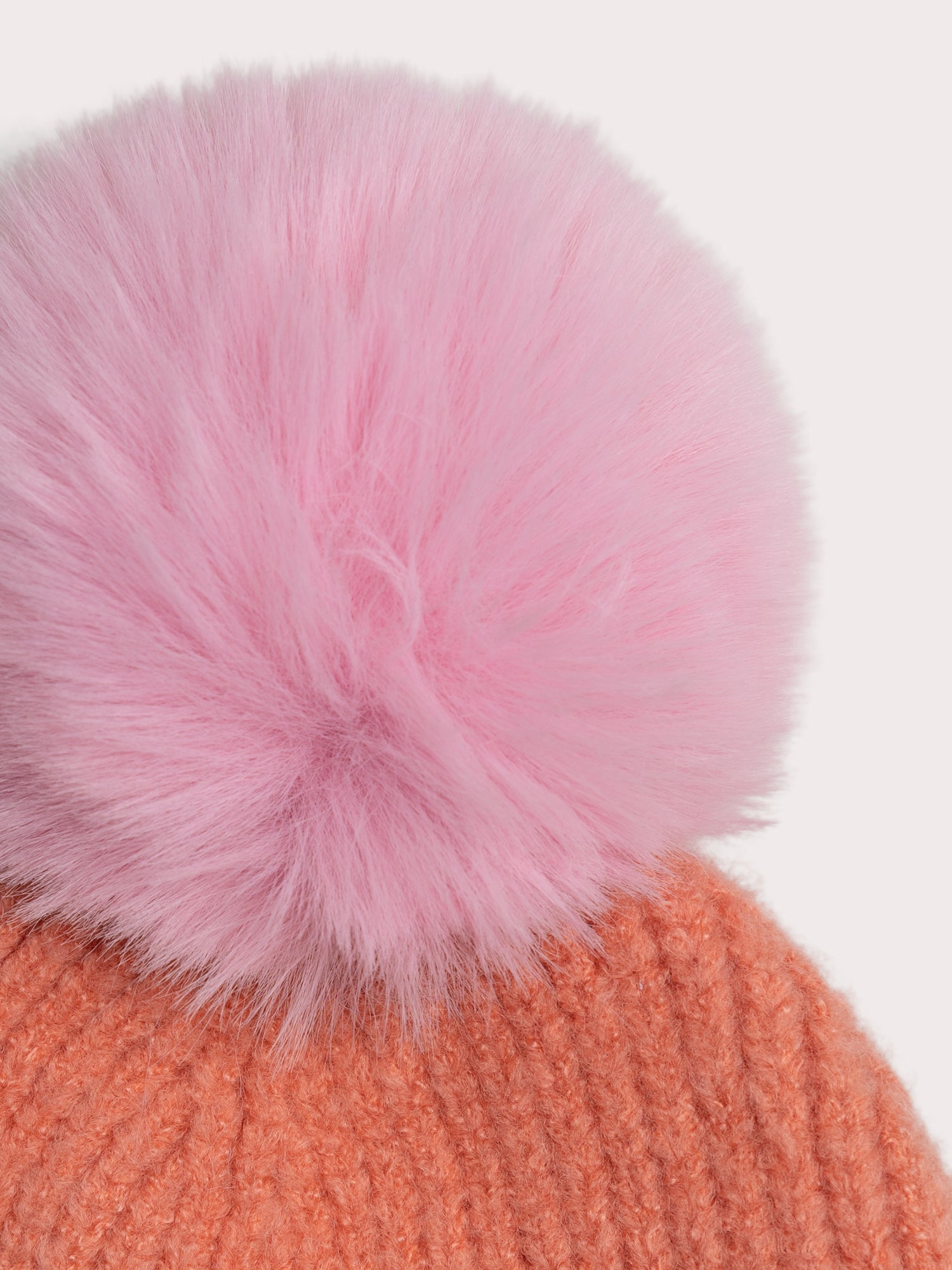 Bonnet bicolore à pompon pour fille